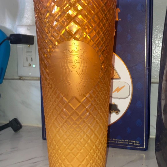 Starbucks cups - Picture 9 of 10